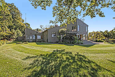 5015 Anderfind Dr - Ludington, MI