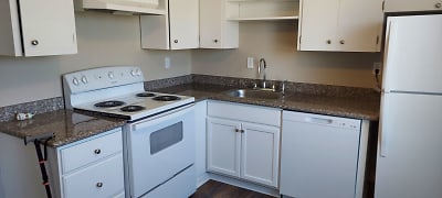 Refurbished 2 Bed 1 Bath With W/D In Unit - Close To Elk Rock, Max, On Bus Line Apartments - Milwaukie, OR