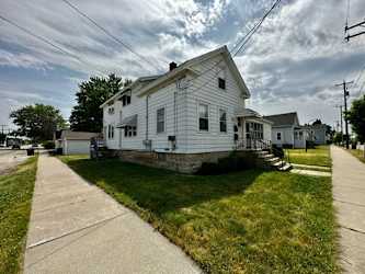 503 W 5th Ave. - Triplex Apartments - Oshkosh, WI