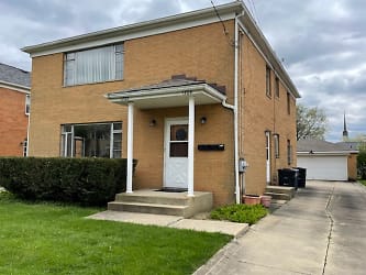 1722 Liberty Dr - Akron, OH