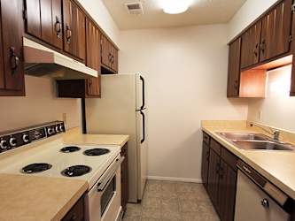 Addison Place Apartments Of Evansville - Evansville, IN