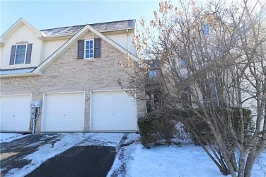 2465 Thistle Rd - Macungie, PA
