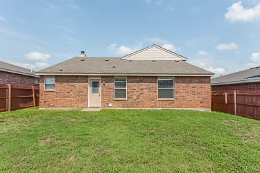 1621 Whispering Cove Trl - Fort Worth, TX