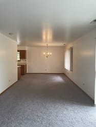 8659 Meade Ave 2 S Apartments - Burbank, IL