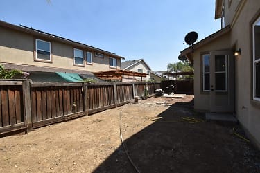 214 Lawrence Ln - Brentwood, CA