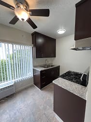 6831 Independence Ave unit 221 - Los Angeles, CA