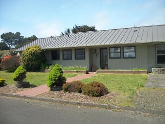 1106 SW 8th St - Newport, OR
