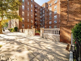 63-60 102nd St unit D9 - Queens, NY
