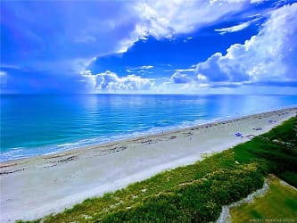 203 Ocean Bay Dr - Jensen Beach, FL