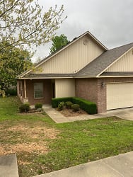106 Lakeview Ct - Fort Smith, AR