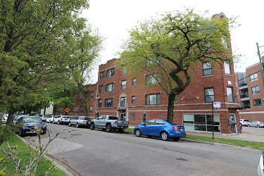 2245 W Barry Ave - Chicago, IL