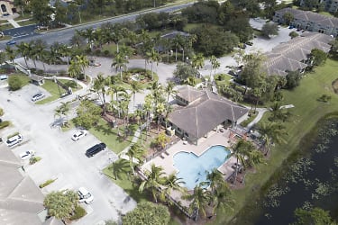 360 Crestwood Cir #206 - Royal Palm Beach, FL