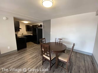 The Village At Gray's Lake Apartments - Des Moines, IA