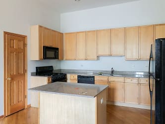 2535 N Southport Ave unit 2535-2S - Chicago, IL