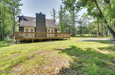 332 Clearview Dr - Long Pond, PA