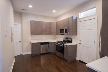 2941 W Diversey Ave - Chicago, IL