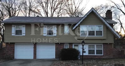 7205 Willow Ave - Raytown, MO