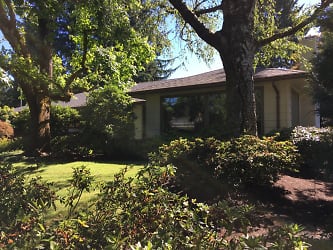 3360 SW 100th Ave - Portland, OR