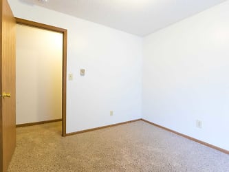 Sunburst Apartments - Des Moines, IA