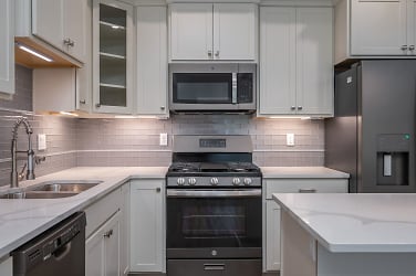 Cherry Park Luxury Townhomes Apartments - Troutdale, OR