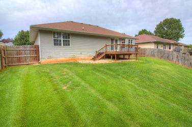 322 S Dexter Ave - Springfield, MO