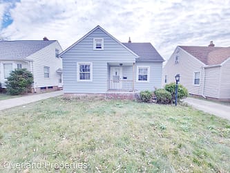 17908 Mapleboro Ave - Maple Heights, OH