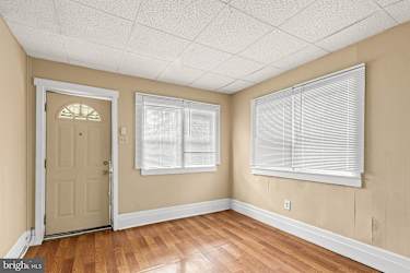 118 E Del-A-Vue Ave #B-REAR - Penns Grove, NJ