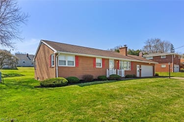 4530 8th St NW - Canton, OH