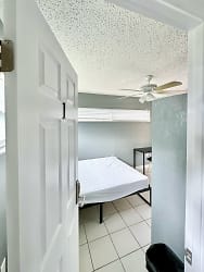 Room For Rent - Port Richey, FL