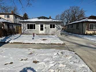 21310 Powers Ave - Dearborn Heights, MI