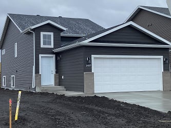 1497 68th Ave S - Fargo, ND