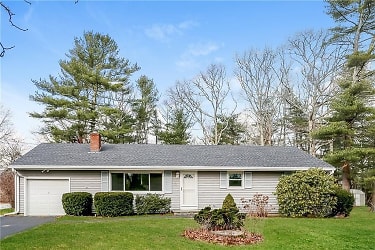 32 Old Post Rd - Westerly, RI