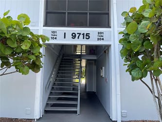 9715 Hammocks Blvd #103 - Miami, FL