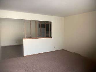 944 N Wright Rd - Janesville, WI