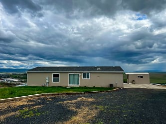 1002 NW 47th St - Pendleton, OR