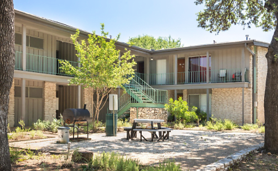 Charming Community In North Campus Apartments - Austin, TX
