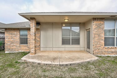 4232 Notting Hill Dr - Moore, OK