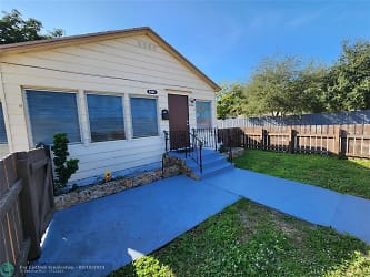 2466 Lincoln St #HOUSE - Hollywood, FL