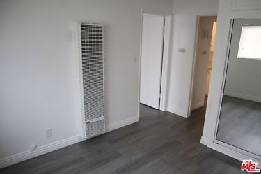 7701 S Western Ave #6 - Los Angeles, CA