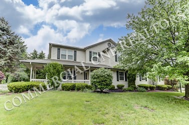154 Squires Ct - Powell, OH