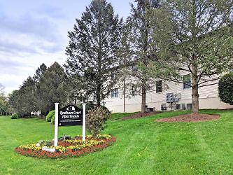 Lindham Court Apartments - Mechanicsburg, PA