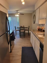Carriage Hill Apartments - Dearborn Heights, MI
