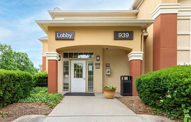 Furnished Studio - Baltimore - BWl Airport - International Dr. Apartments - Linthicum Heights, MD