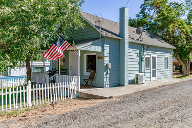 203 6th St - Maupin, OR