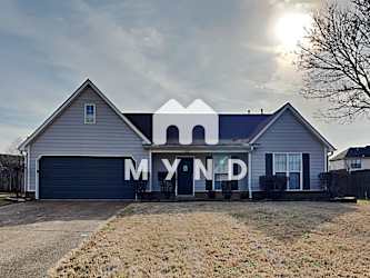 4369 Whispering Bend Cv S - Memphis, TN