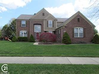 54882 Penzien Dr - Macomb, MI