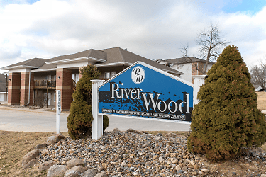 Riverwood Apartments - Pleasant Hill, IA
