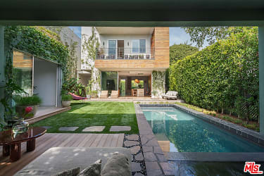 8756 Ashcroft Ave - West Hollywood, CA