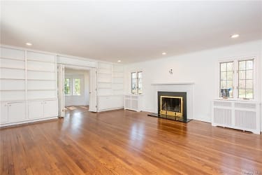 152 Brewster Rd - Scarsdale, NY