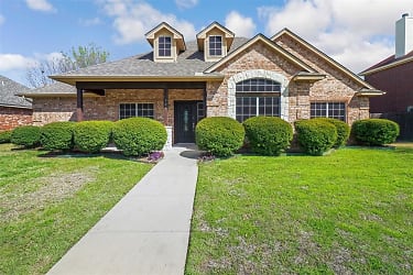 102 Whipperwill Way - Red Oak, TX